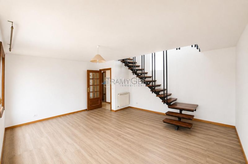 Foto 11fdd892-c587-4fa8-a537-e4253b61ec44. Casa aparellada amb calefacció aparcament a Tui