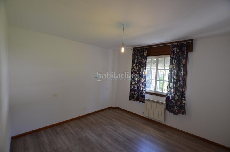 Foto 1538e5e5-c8d4-4ac2-8adf-2e6753dbe614. Casa aparellada amb calefacció aparcament a Tui