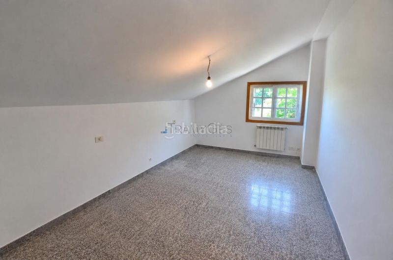 Foto 7078b1e5-6337-4b8c-bca3-a95ec7e85b5d. Casa aparellada amb calefacció aparcament a Tui