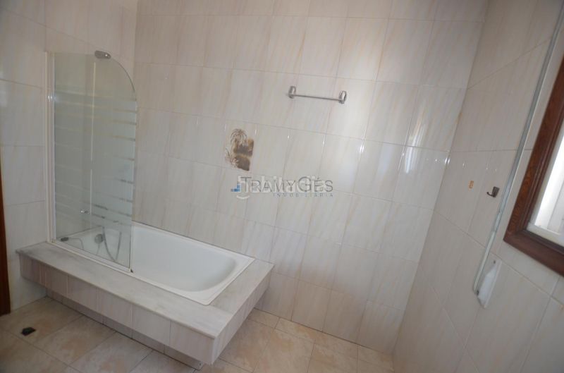 Foto bbc350c1-45b0-45b4-91a8-9591a265e0ea. Casa aparellada amb calefacció aparcament a Tui