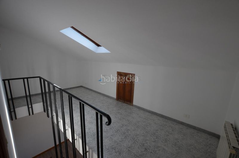 Foto deff4a37-ad1f-4b99-97f4-cba87b70d336. Casa aparellada amb calefacció aparcament a Tui