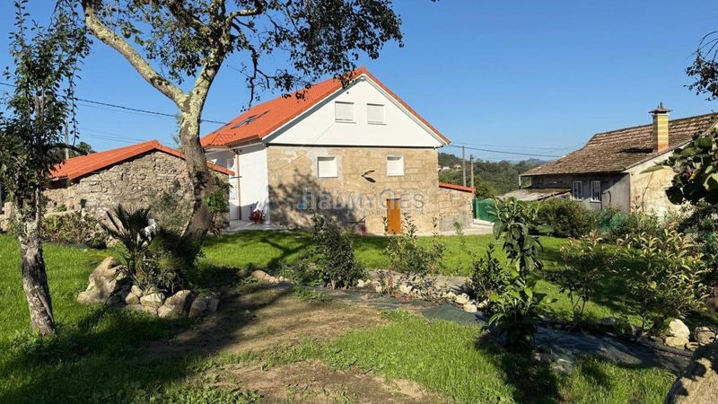 Foto cff3077c-a5d5-4f5a-9f43-c8fe938982fc. Casa en Vilaboa
