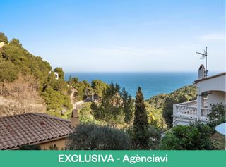 Casa pareada en Carrer ses falguerines 39b. Una casa mediterránea con vistas al mar en begur y licencia turí