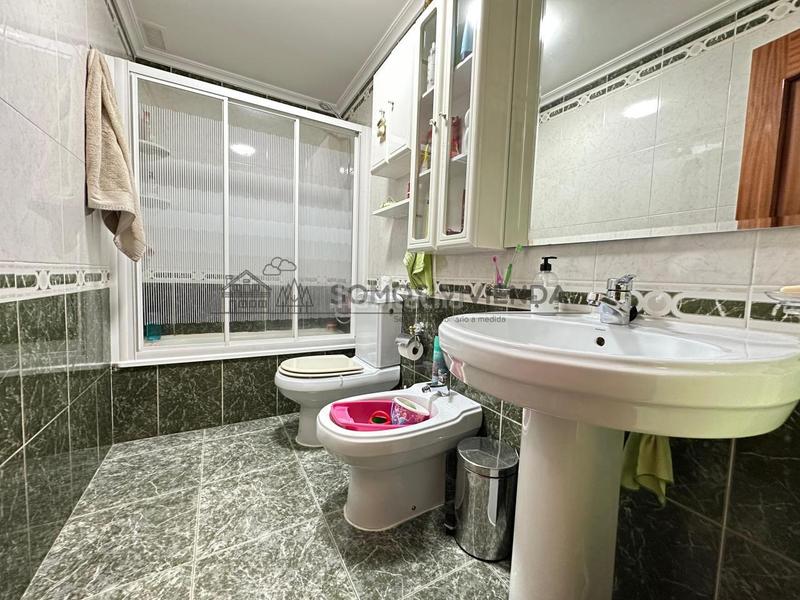 Foto 03a7fc2d-9a14-4677-8057-9a92082d214a. Casa bifamiliare con riscaldamento parcheggio in Barbadás