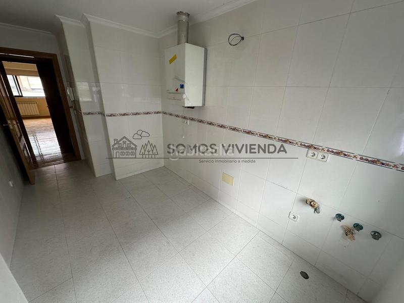 Foto 3afa15a6-ea92-4073-8c15-17ee2d0e8639. Piso en Centro Ourense