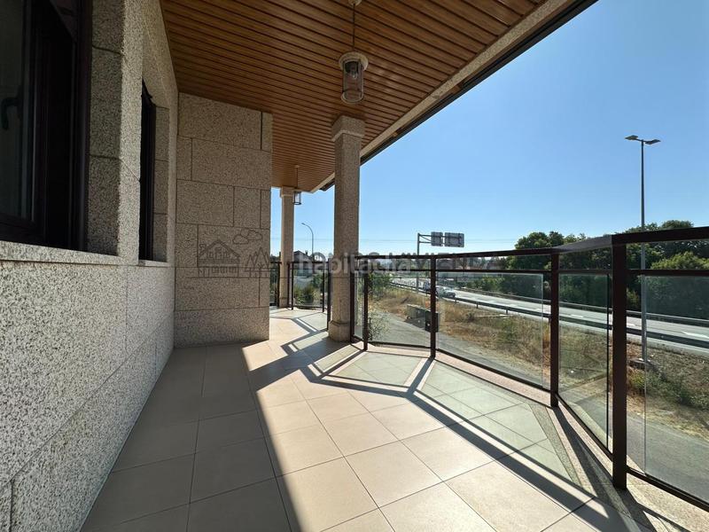 Foto 37cb9c3d-8e29-42fe-82d3-35b9167e987b. Casa aparellada amb calefacció aparcament piscina a San Cibrao das Viñas