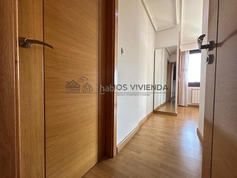 Foto 57bc5168-9a63-42bb-8c29-3318329394fc. Casa aparellada amb calefacció aparcament piscina a San Cibrao das Viñas