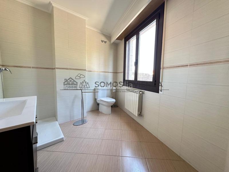 Foto 2bb3103a-c298-4048-b37f-25b99347e43f. Casa bifamiliare con riscaldamento parcheggio piscina in San Cibrao das Viñas