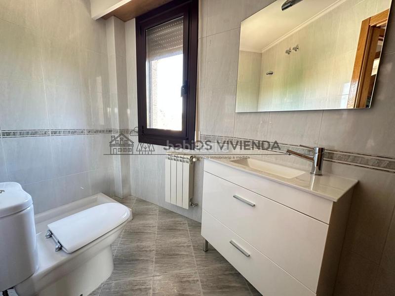 Foto 45c86252-9872-4443-87ec-28c8b168c905. Casa bifamiliare con riscaldamento parcheggio piscina in San Cibrao das Viñas