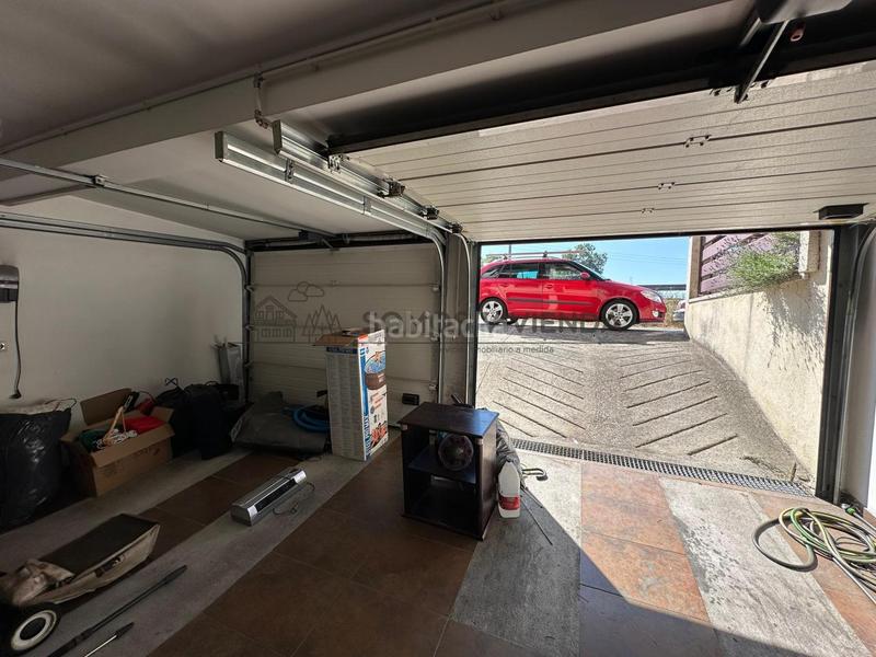 Foto fe7be23d-d9e6-4e8f-9f2b-5708c9753526. Casa bifamiliare con riscaldamento parcheggio piscina in San Cibrao das Viñas