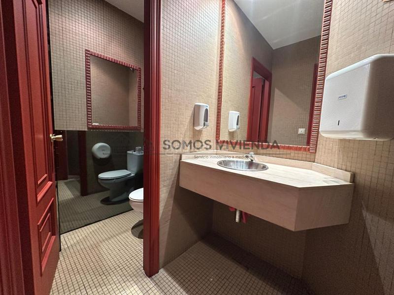 Foto e4b2d02e-f539-4991-baaa-9f8acaa23607. Lloguer local comercial a Universidad Ourense