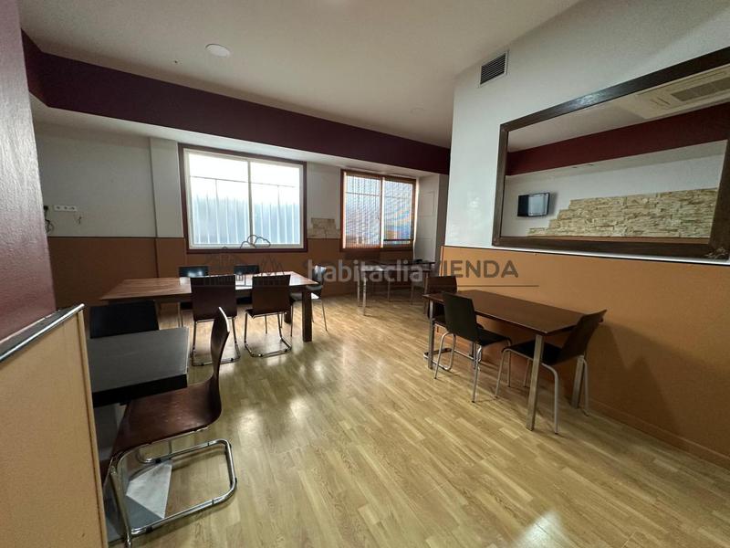 Foto f8458e57-a0d0-43e4-aa37-adc79eaf1c81. Location local commercial dans Universidad Ourense