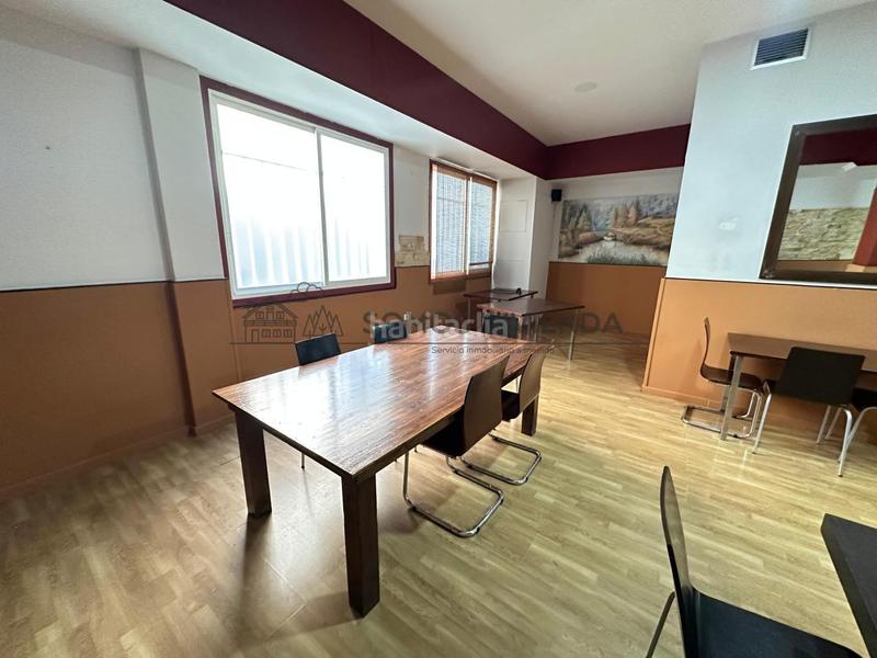 Foto f9550168-f4e6-48ae-bbc2-6f596ee1c5f8. Location local commercial dans Universidad Ourense