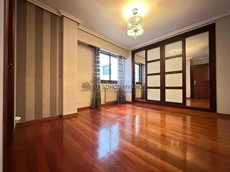 Foto 283e09c3-7f54-4a5f-88ba-1adfd7afdd77. Zweistöckige wohnung mit heizung parking in Couto Ourense