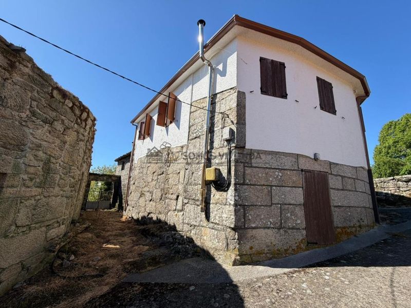 Foto 04c13605-6ef7-4e8f-9baa-63e90abd0523. Casa amb calefacció a Nogueira de Ramuín