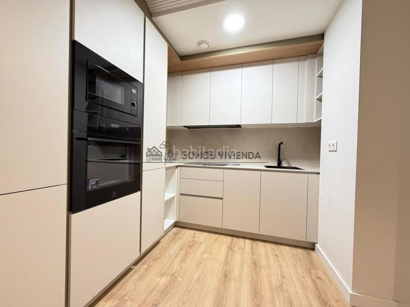 Foto c33ac8de-5e6f-4932-be52-3dc0ed147354. Apartament amb calefacció aparcament a Centro Ourense
