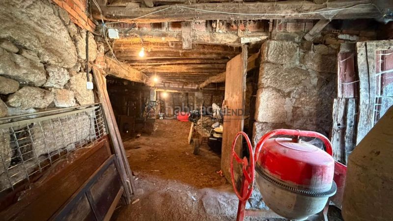 Foto a86943ce-db27-4563-952a-d51683ba25fe. Casa amb aparcament a Esgos