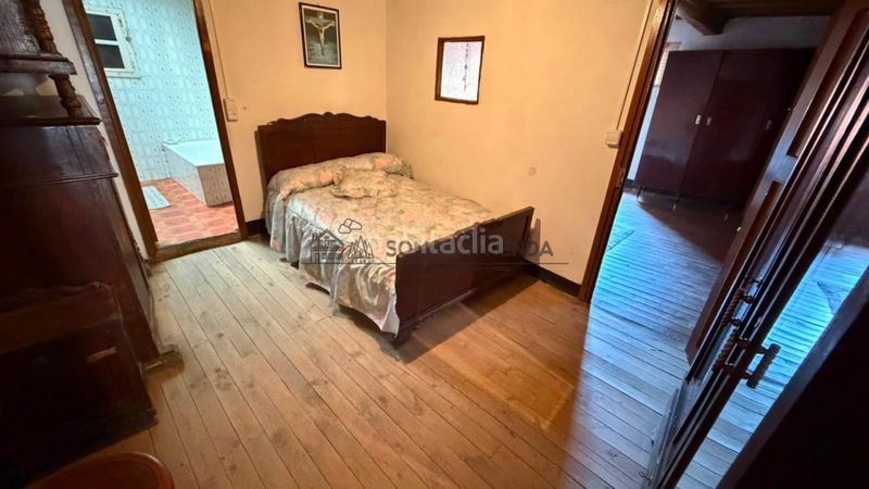 Foto fef2a454-e94a-4629-8273-9399bb9bd7bd. Casa amb aparcament a Esgos