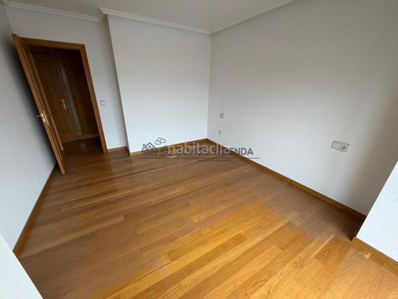 Foto ae9ea49b-8715-45e6-9544-d0beddafe6eb. Dúplex amb calefacció aparcament a Centro Ourense