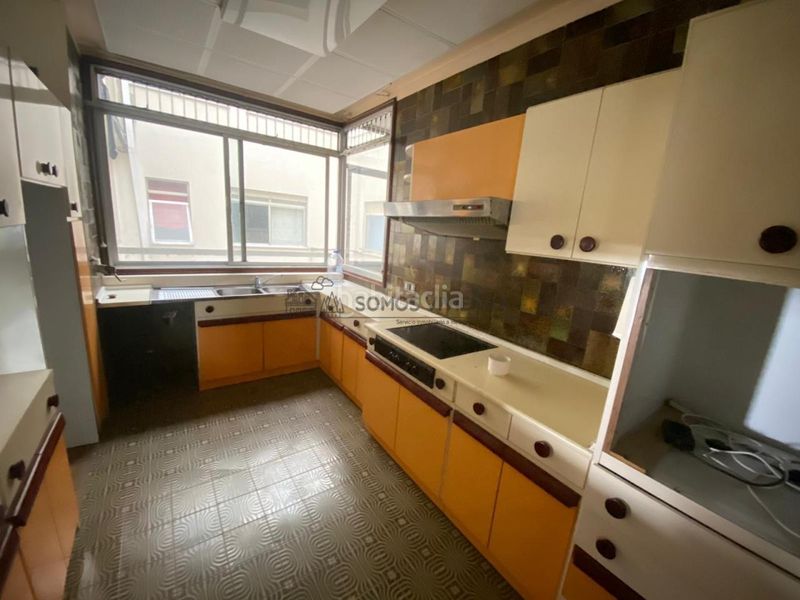 Foto 6276a57b-f8b6-4722-9b8d-99f87e1bce3f. Flat with heating parking in Centro Ourense