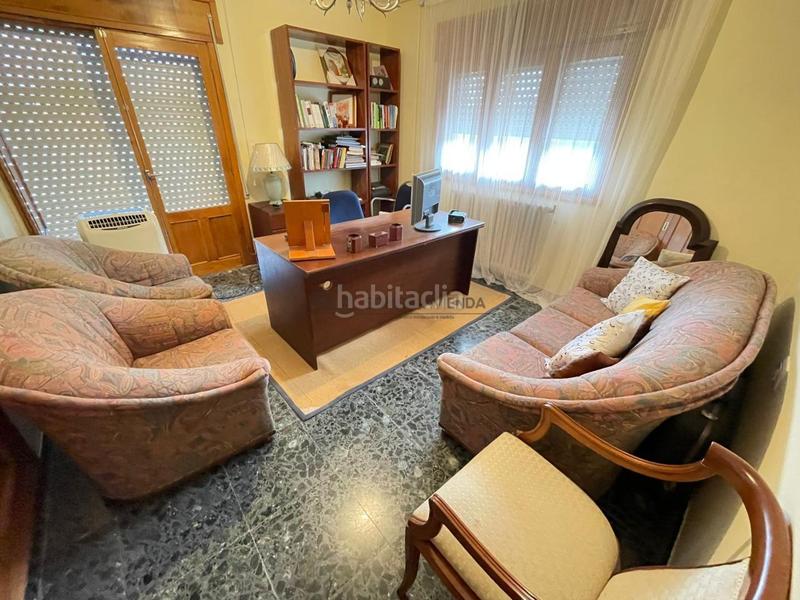 Foto 8d3d2f13-7338-42aa-84eb-02e920e82c68. Haus mit heizung parking pool in Coles