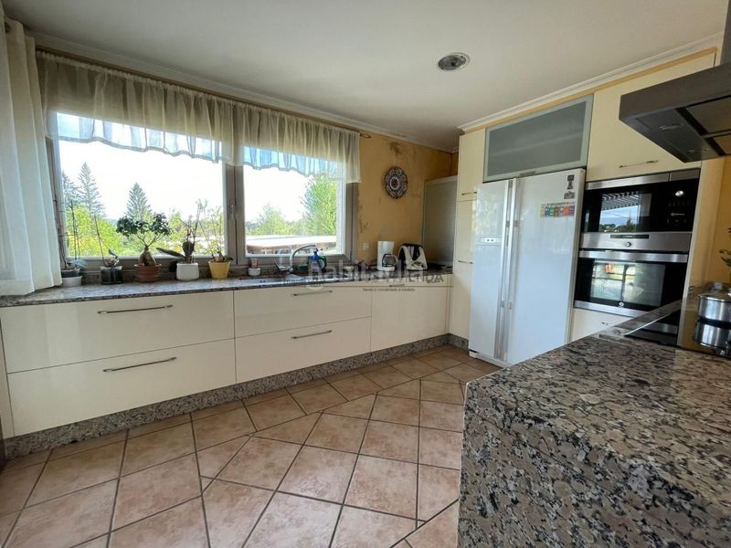 Foto abb9a4ad-853d-491c-82a9-7ca6a232e0d2. House with heating parking pool in Barbadás