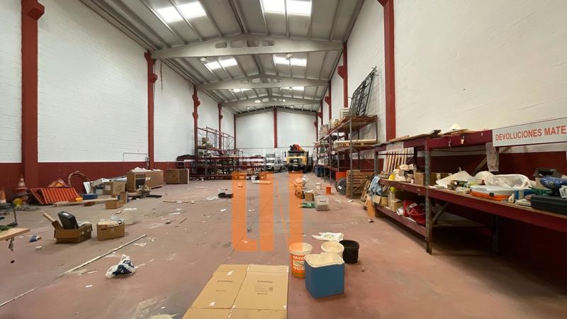 Foto 0de22a76-660e-4bfe-8eb9-7f61fc80ab80. Fabrikhalle in Cambre