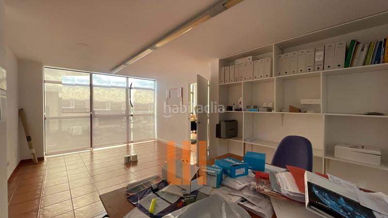 Foto 52e8562b-aa22-4958-98f0-be41996cf2a9. Fabrikhalle in Cambre