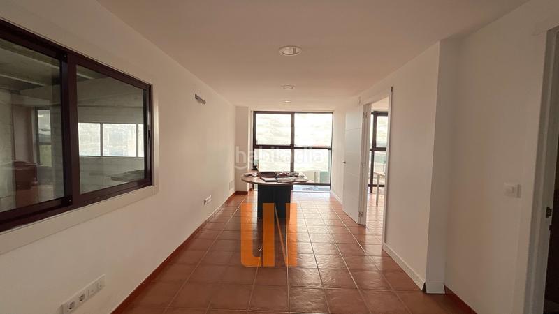 Foto 62188534-5cff-4d82-890e-9fc79a65e215. Fabrikhalle in Cambre