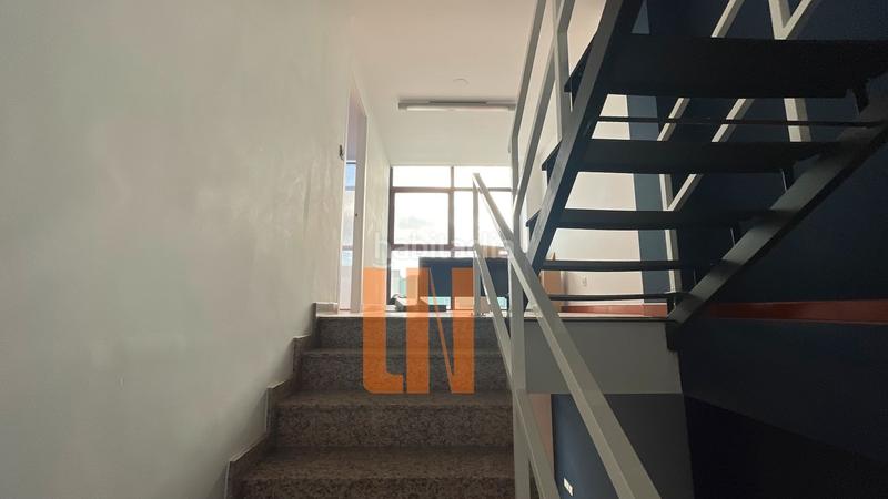 Foto ba9539db-28d0-47fe-b164-ae201d21f37a. Fabrikhalle in Cambre