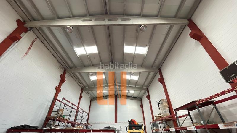 Foto d4bc670e-c3d7-4f1c-97c4-7a83c424ae8a. Fabrikhalle in Cambre