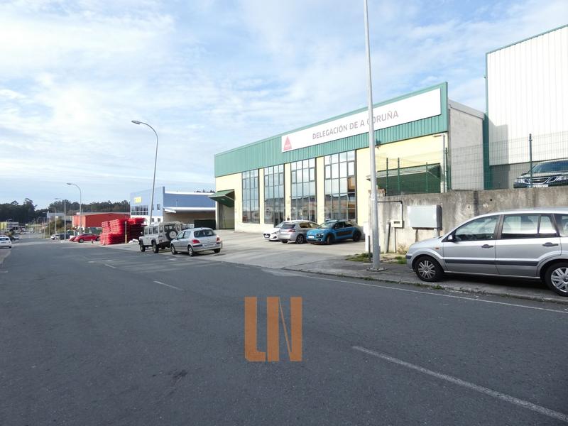 Foto d6dcdc13-8f9e-4c7c-8fec-3c6f974ea83c. Fabrikhalle in Cambre