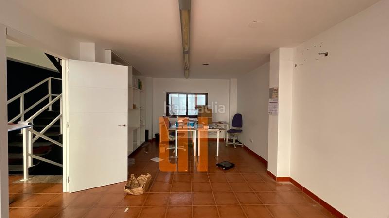 Foto e2cc21a2-130c-42bc-86d4-7e198fa561b2. Fabrikhalle in Cambre