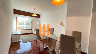 Rent Flat in Rúa alfonso rodríguez castelao 10. Apartamento de 2 dormitorios en los rosales. plaza de garaje.