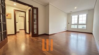 Miete Etagenwohnung in Rúa manuel murguía 0. 70m², 2 dormitorios, plaza de garaje y trastero.