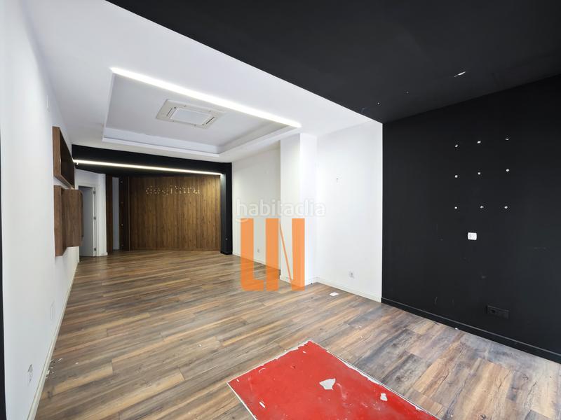 Foto 7e5150ce-432d-4959-9c73-a7888a07a624. Rent business premise in rúa médico rodríguez 20 in Coruña (A)