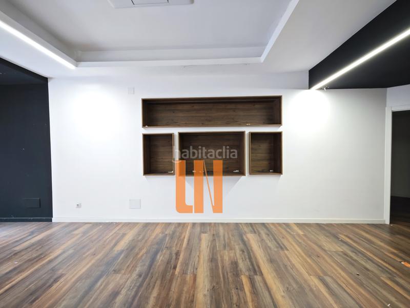 Foto a25b4dc2-1ed4-455c-8cb6-3a1fa963d3e3. Rent business premise in rúa médico rodríguez 20 in Coruña (A)