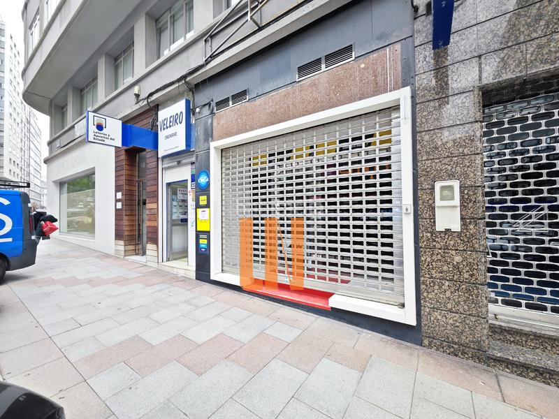 Foto b59767ec-0c38-41ef-9acb-c03d64305163. Rent business premise in rúa médico rodríguez 20 in Coruña (A)
