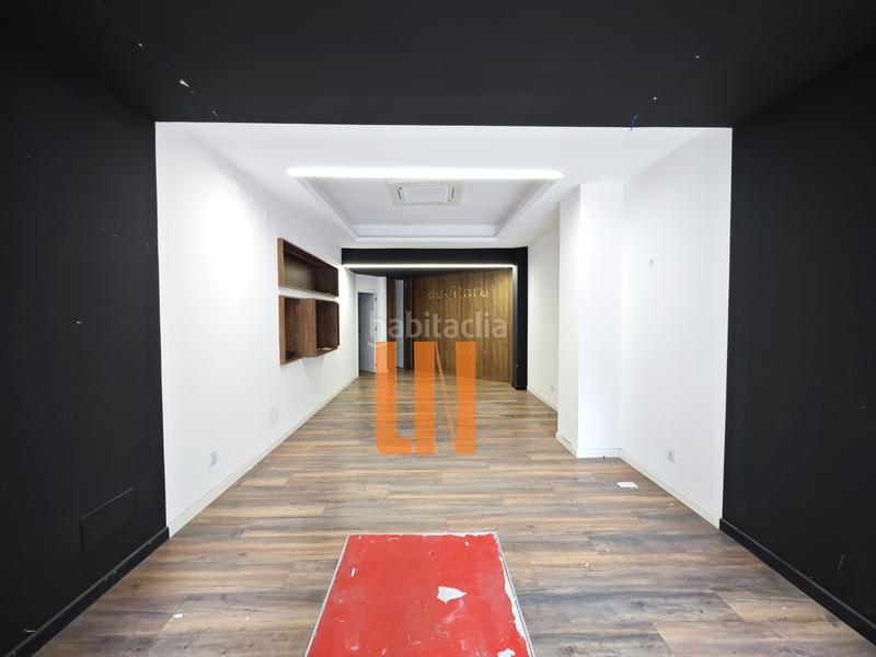 Foto d3256035-ca4c-4dc6-862c-002836bb1249. Rent business premise in rúa médico rodríguez 20 in Coruña (A)