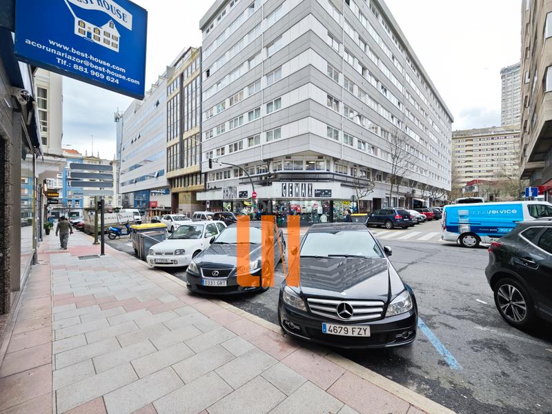 Foto ed80a689-3307-434b-8459-df972daef288. Rent business premise in rúa médico rodríguez 20 in Coruña (A)