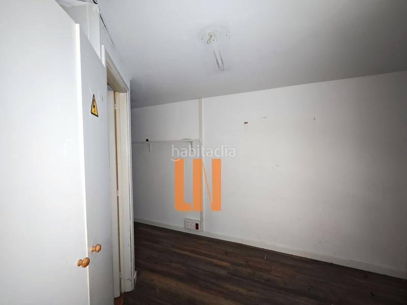 Foto ffa09d41-2d68-4ddc-9524-ada8976f3bc0. Rent business premise in rúa médico rodríguez 20 in Coruña (A)