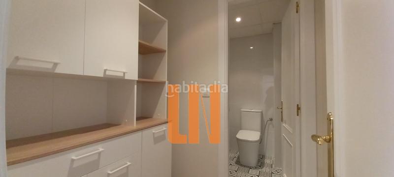 Foto b3eea30c-d887-4683-a656-f7ef749938ee. Location bureau dans Vioño Coruña (A)