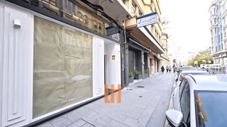 Lloguer Local Comercial a Rúa rosalía de castro 6. Excelente local comercial ubicado en una de las zonas más comerc