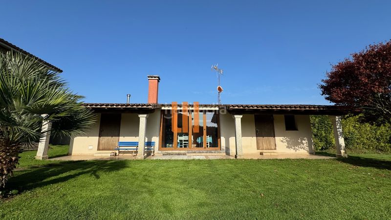 Foto 3010d174-f431-488e-81f3-c4aa84cd357f. Casa amb xemeneia calefacció aparcament a Carballo