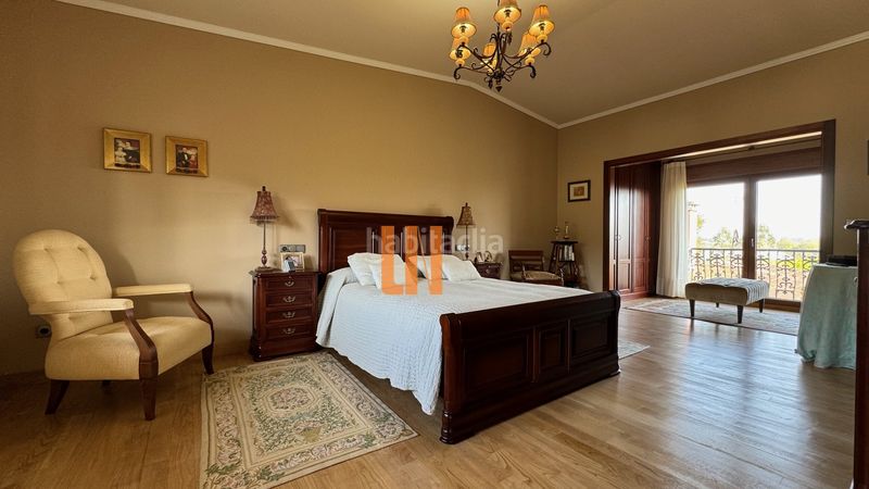 Foto 33bf2600-b525-4999-8435-66086e176ff1. Casa amb xemeneia calefacció aparcament a Carballo