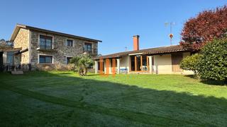 Casa  Xoane estrada. Casa independiente en carballo sobre parcela de 2432m².
