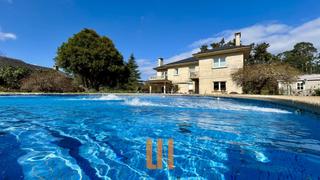 Chalet  Avenida valle- incln. Vivienda unifamiliar independiente con piscina en oleiros.