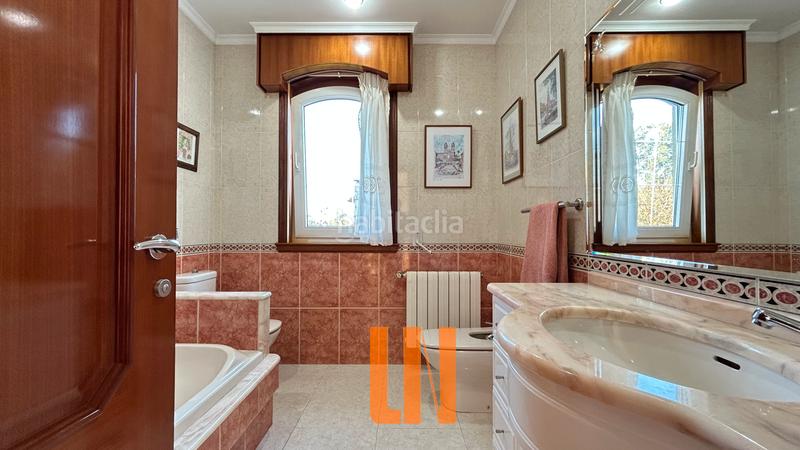 Foto 45052503-39e3-4ec4-b34d-28d5f961d2c5. Xalet amb xemeneia calefacció aparcament piscina a Oleiros