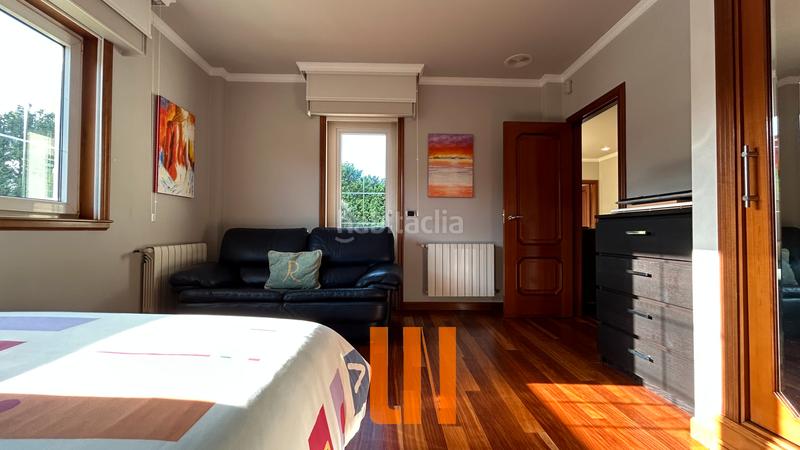 Foto f3e03eb5-9698-40c4-b57f-56abb4993960. Xalet amb xemeneia calefacció aparcament piscina a Oleiros