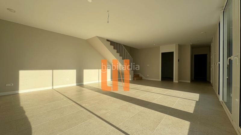 Foto 26c41fab-cb5e-4712-bdd9-fec5aa3d7eb4. Casa aparellada amb xemeneia calefacció aparcament a Oleiros